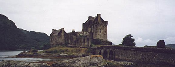 a non-clickable picture of Eilean Donan castle by the island of Skye