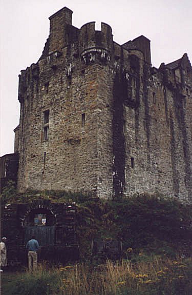 a non-clickable picture of a close-up of Eilean Donan castle by the island of Skye