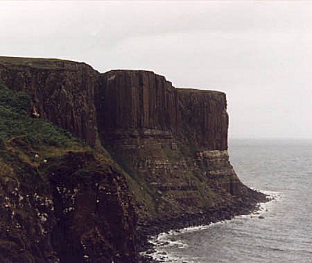 a non-clickable picture of the Kilt Rock on the island of Skye